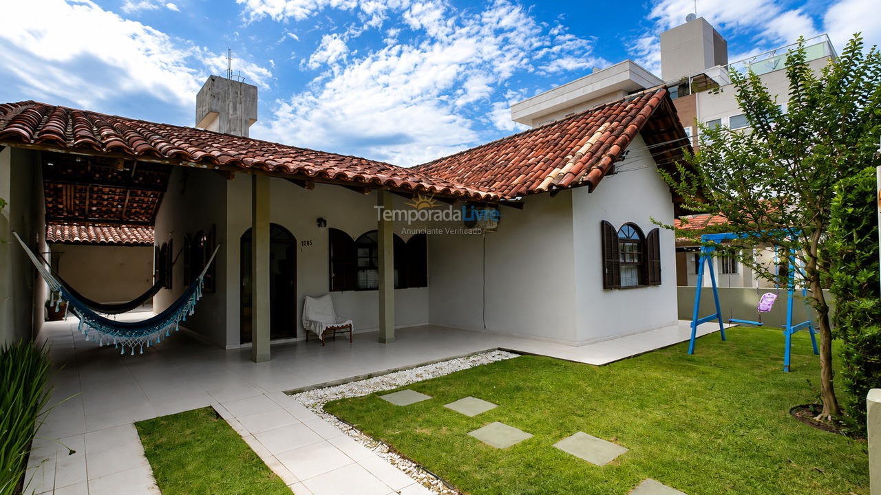 Casa para aluguel de temporada em Florianopolis (Canasvieiras)