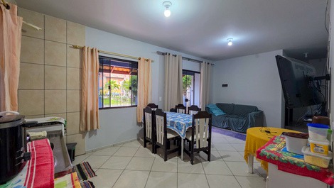 Casa Praia Grande - 12 a 14 pessoas - 4 quartos - 500m do mar