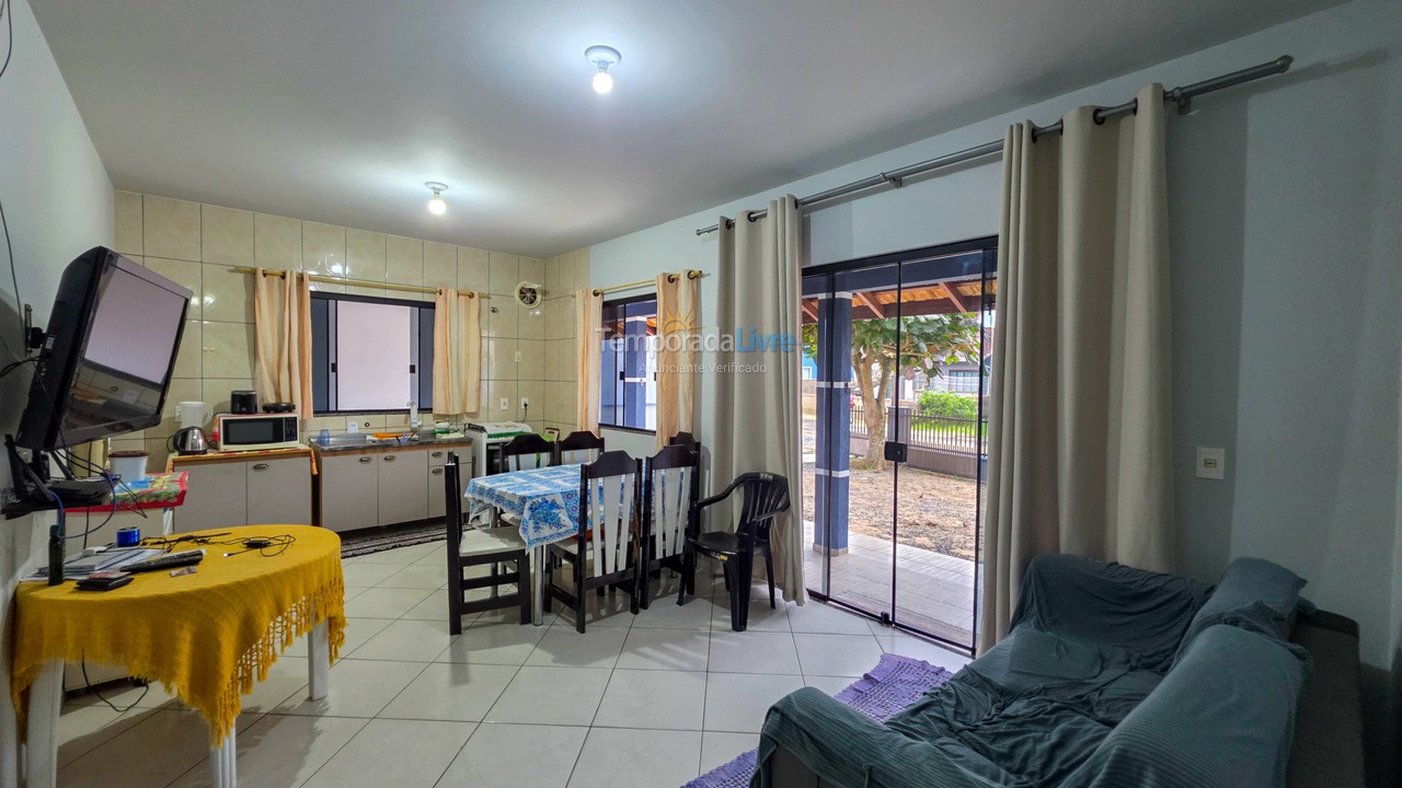 Casa para aluguel de temporada em São Francisco do Sul (Praia Grande)