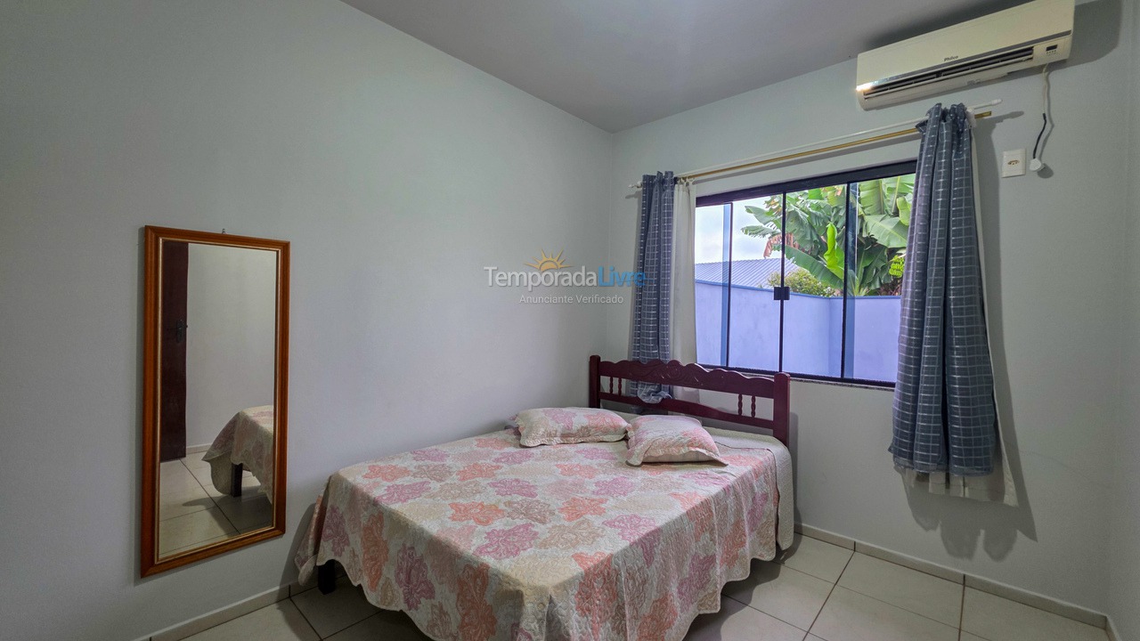 Casa para aluguel de temporada em São Francisco do Sul (Praia Grande)