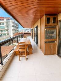 Spacious apartment in Cabo Frio with private barbecue.