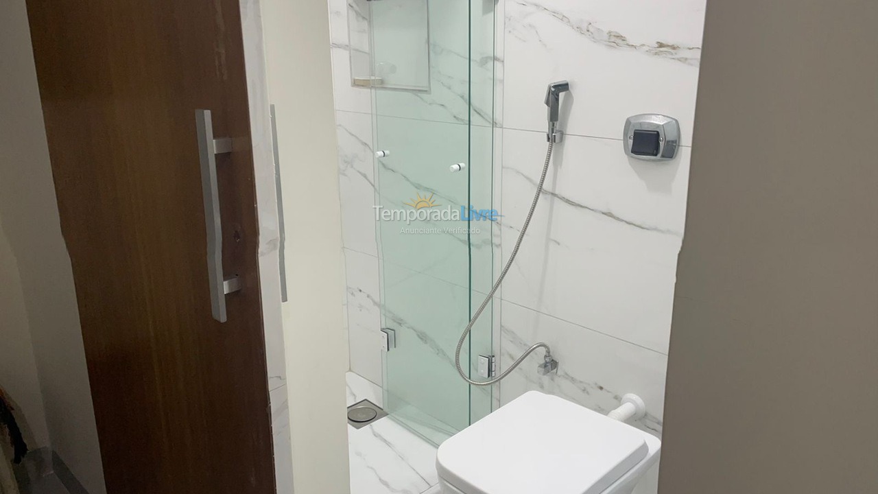 Apartamento para aluguel de temporada em Guarujá (Pitangueiras)