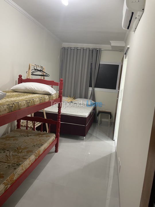 Apartamento para aluguel de temporada em Guarujá (Pitangueiras)