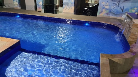 Área piscina noite 