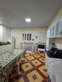 Casa 03 quartos espaçosa pertinho do mar calmo do Félix
