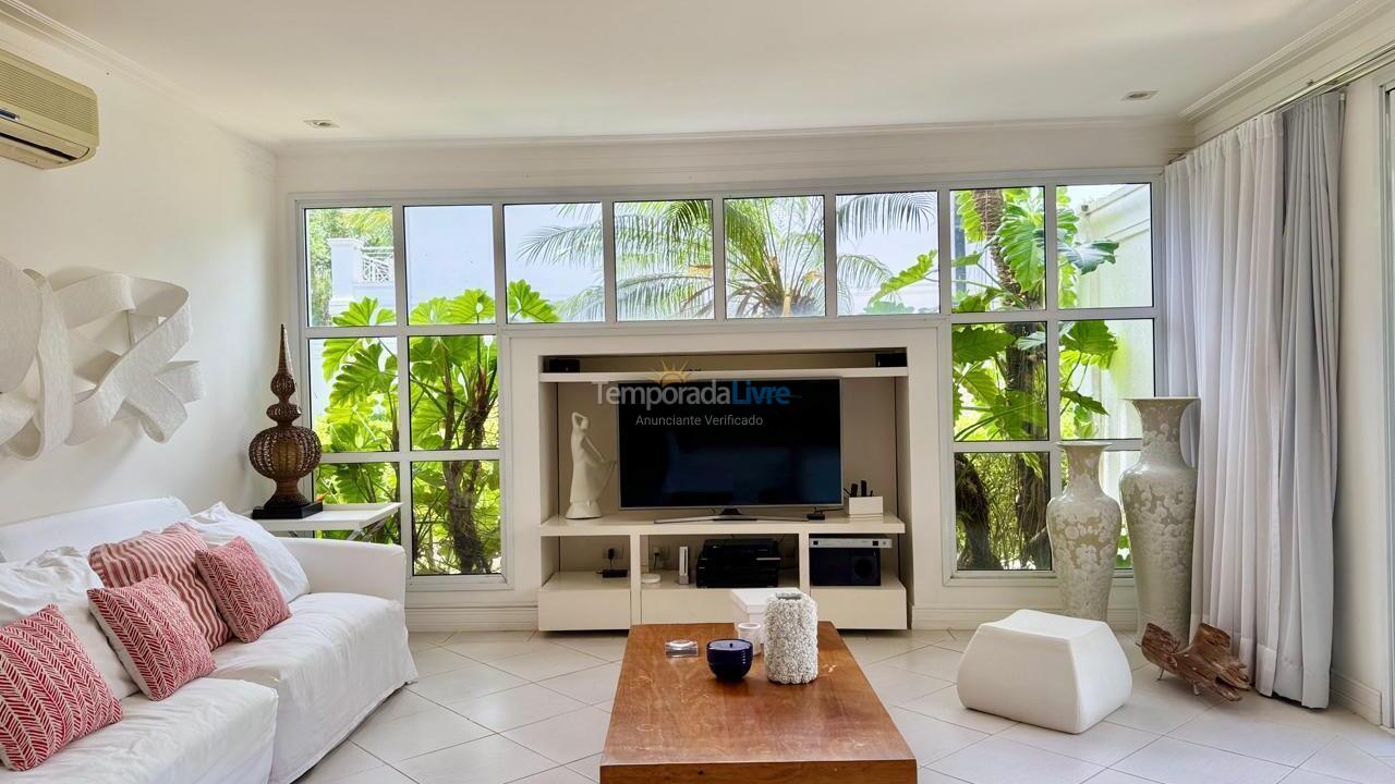 Casa para aluguel de temporada em São Sebastião (Praia da Baleia)