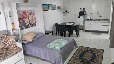 Cama de casal mesa arara e copa