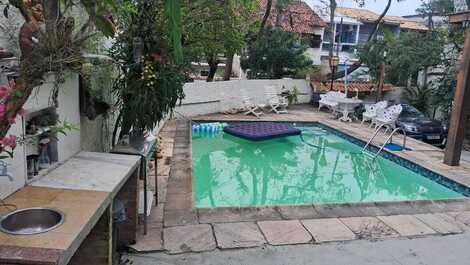 Piscina e churrasqueira
