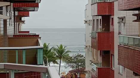 Linda cobertura ensolarada, em condomínio de frente ao mar.