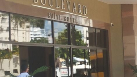 Entrada e recepção do hotel