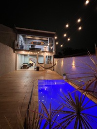 Sobrado c/ piscina em matinhos prox praia c wifi p 10 pessoas