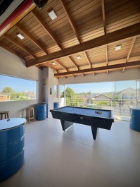 Sobrado c/ piscina em matinhos prox praia c wifi p 10 pessoas