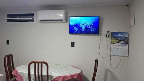 Small house with Wi-Fi, air conditioning, and garage.