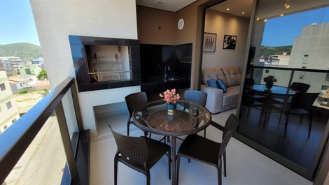 Apartamento con vistas parciales al mar.