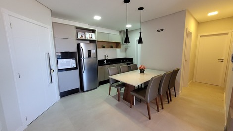 Apartamento con vistas parciales al mar.