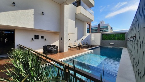 Apartamento moderno cerca de la playa.