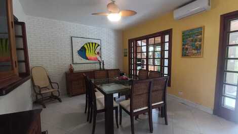 Sahy, 4 dormitorios, piscina compartida, 2 plazas de aparcamiento, barbacoa, capacidad para 8 personas.