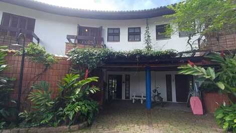 Sahy, 4 dormitorios, piscina compartida, 2 plazas de aparcamiento, barbacoa, capacidad para 8 personas.
