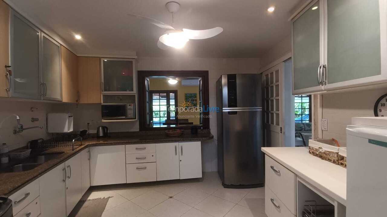 Casa para alquiler de vacaciones em São Sebastião (Barra do Sahy)