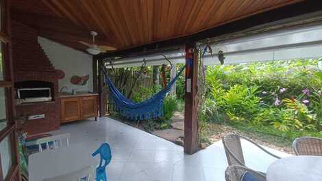 Sahy, 4 dormitorios, piscina compartida, 2 plazas de aparcamiento, barbacoa, capacidad para 8 personas.