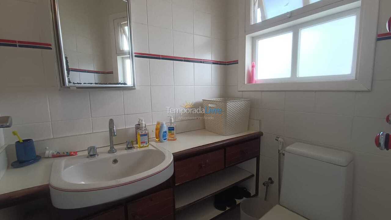 Casa para alquiler de vacaciones em São Sebastião (Barra do Sahy)
