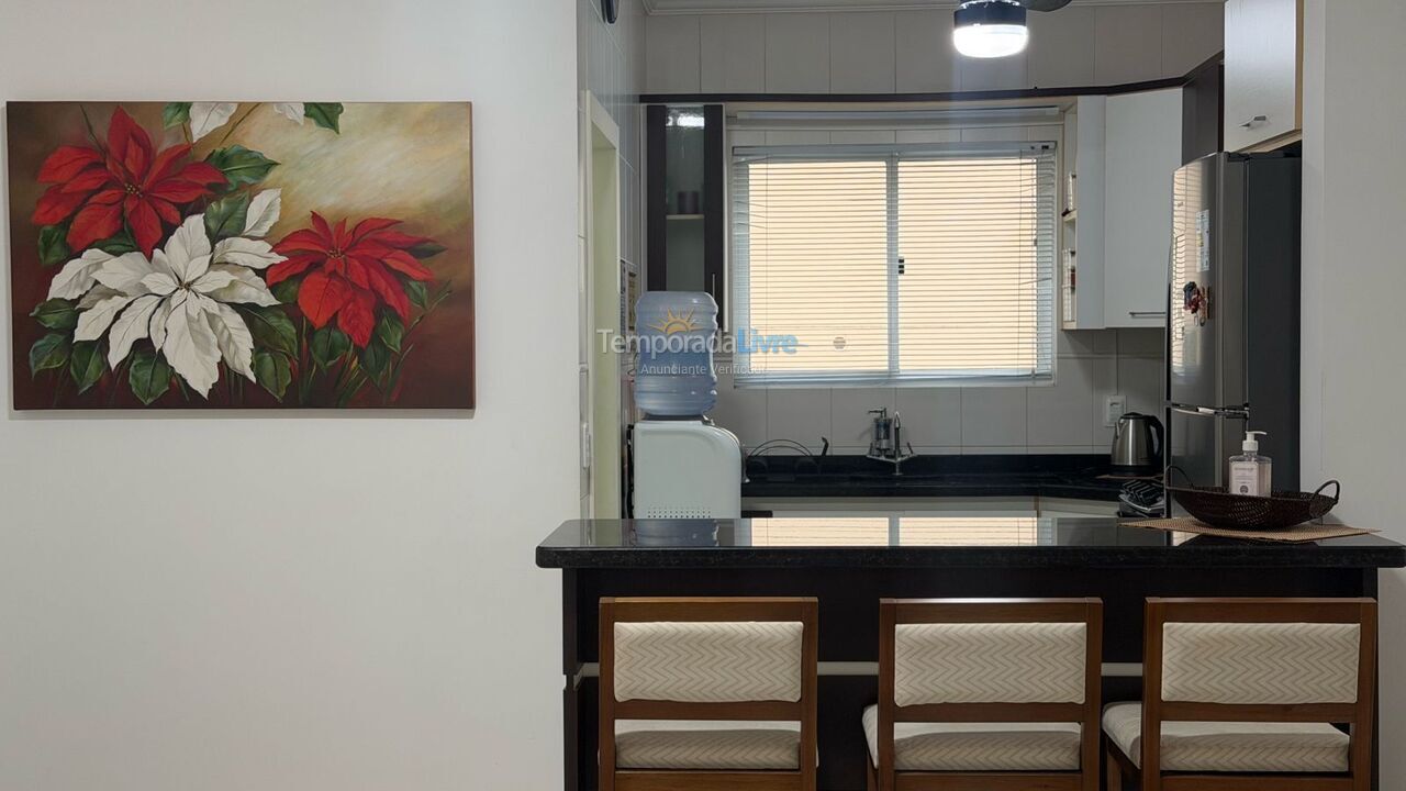 Apartamento para aluguel de temporada em Itapema (Meia Praia)