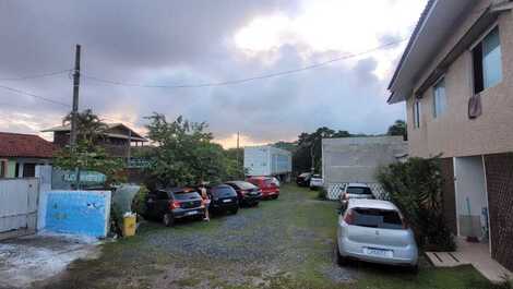 Estacionamento e pátio prédio 2