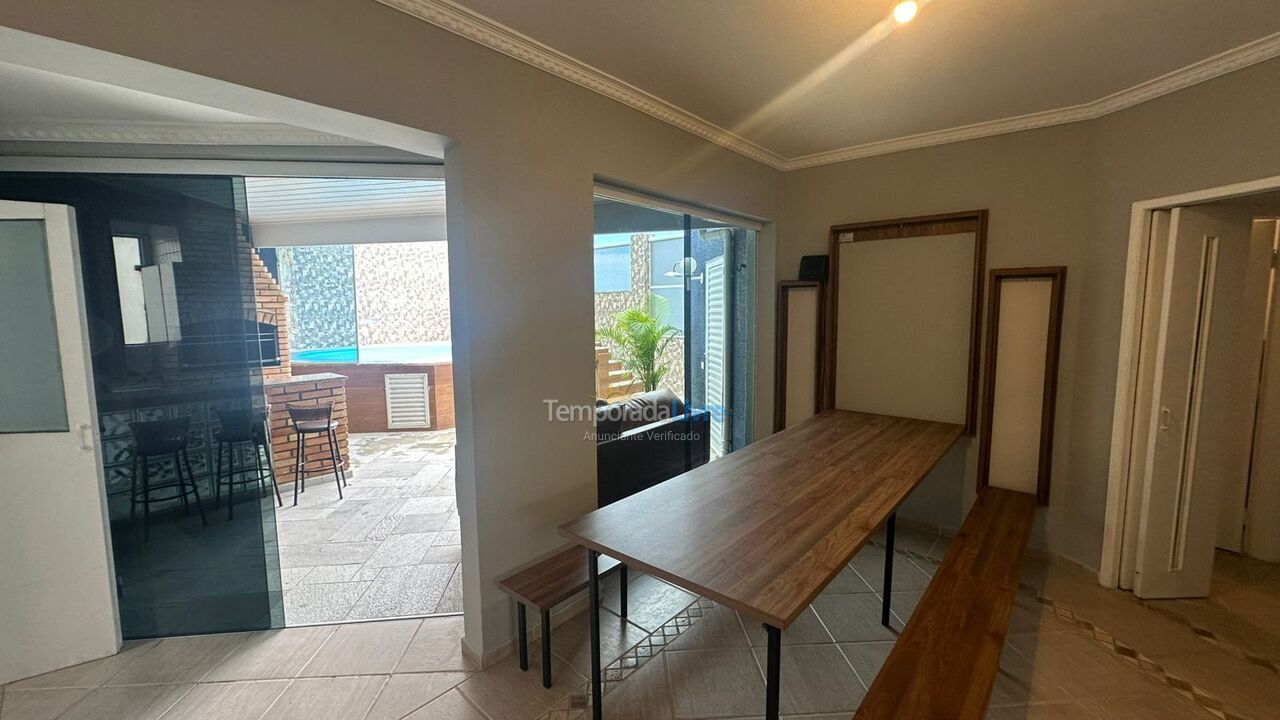 Apartment for vacation rental in Guarujá (Enseada)
