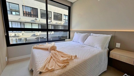 NEW YEAR'S EVE 2027 - 1 BEDROOM APARTMENT - 4 BLOCKS FROM THE BEACH - PRAIA DA CAL