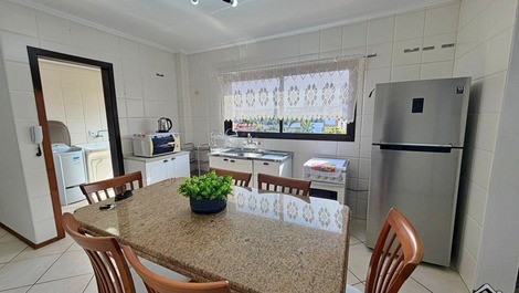 RÉVEILLON 2027 - APARTAMENTO C/ 2 QUARTOS - 3 QUADRAS - PRAIA DA CAL
