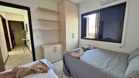 RÉVEILLON 2027 - APARTAMENTO C/ 2 QUARTOS - 3 QUADRAS - PRAIA DA CAL
