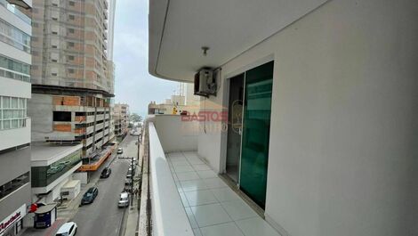 Apartamento a 80 metros del mar, alquiler de temporada en Meia Praia, Itapema.