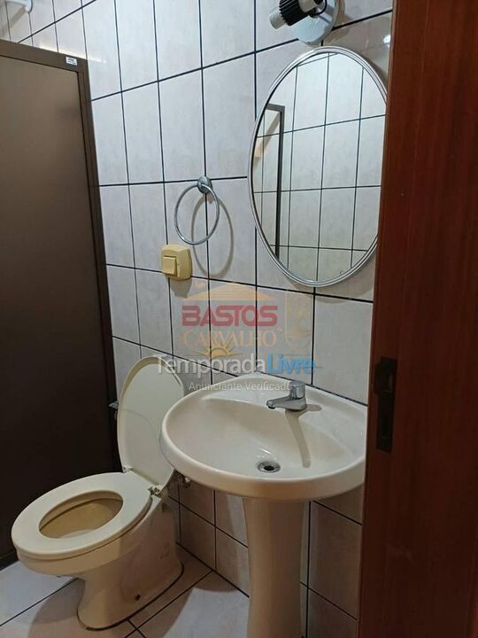 Apartamento para aluguel de temporada em Itapema (Meia Praia)