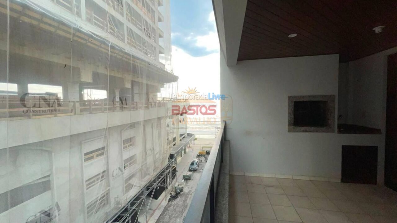 Apartamento para aluguel de temporada em Itapema (Meia Praia)