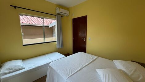 House with 2 bedrooms, in CTG (Gaucho Tradition Center), air conditioning, Wi-Fi, sleeps 6.