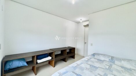 Covered accommodation for up to 8 people on Palmas beach.