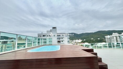 Covered accommodation for up to 8 people on Palmas beach.