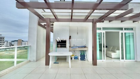 Covered accommodation for up to 8 people on Palmas beach.