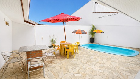 Casa com piscina e WiFi - Balneário Ipanema