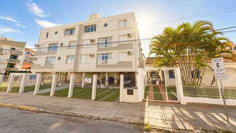 Beautiful apartment in Canasvieiras, one block from the beach.