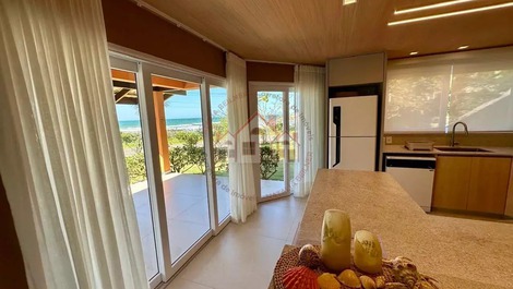 Excelente casa de 4 habitaciones frente al mar