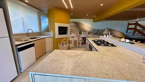 Excelente casa de 4 habitaciones frente al mar