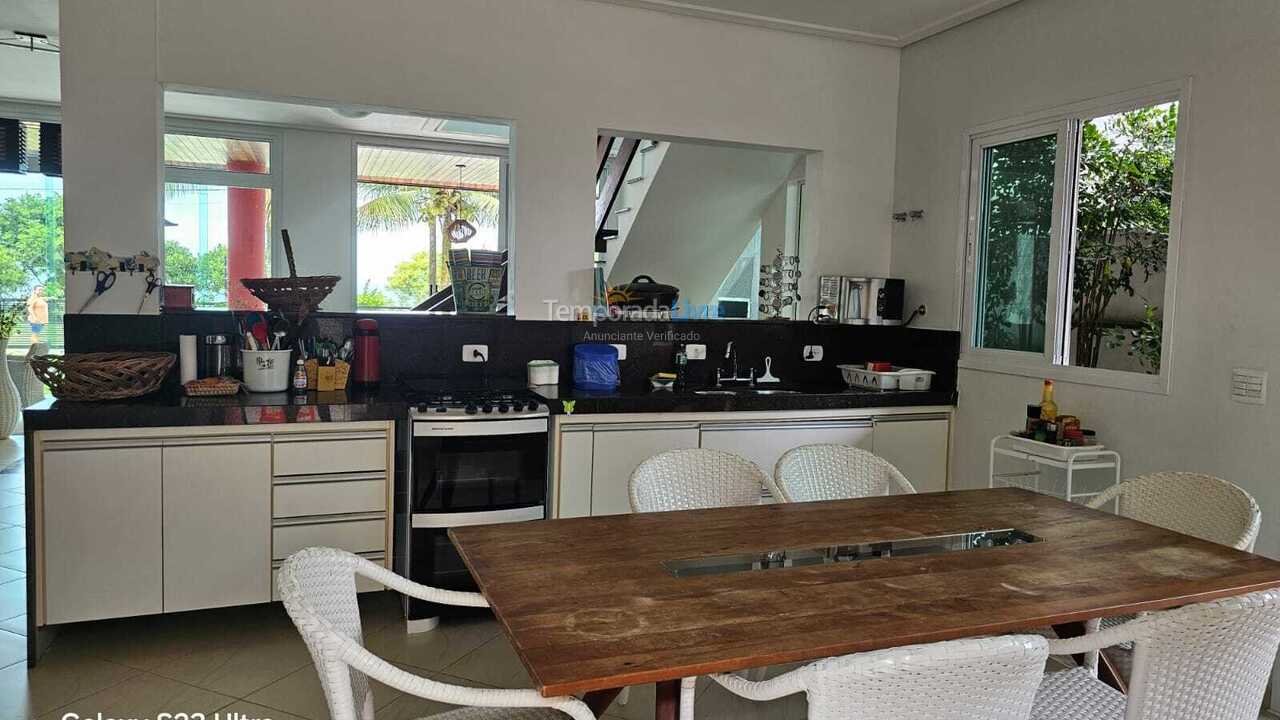 Casa para aluguel de temporada em Ubatuba (Lagoinha)
