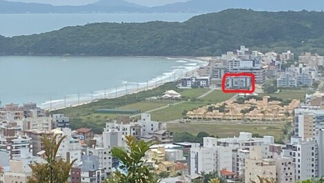 Vista edificio em relação a praia