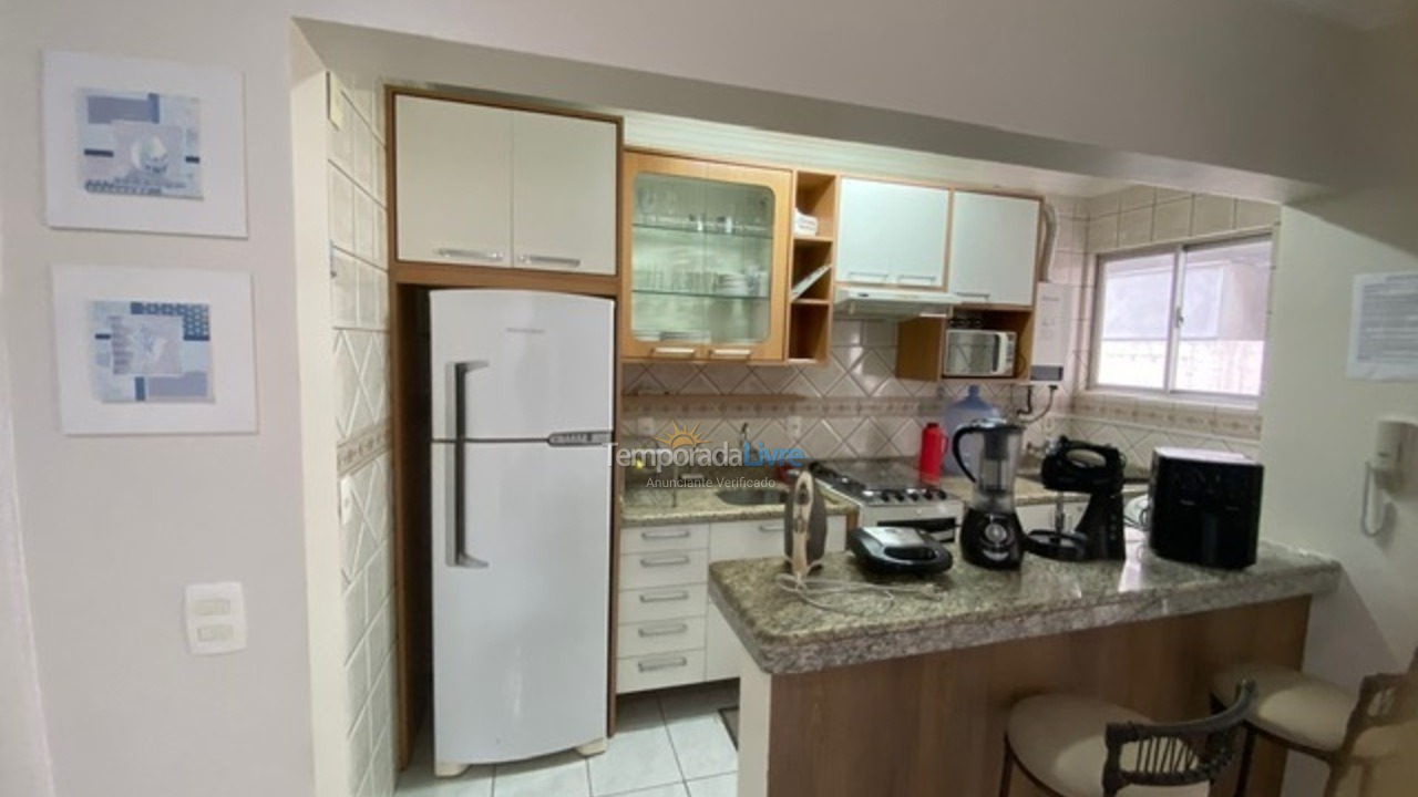 Apartamento para aluguel de temporada em Governador Celso Ramos (Praia de Palmas)