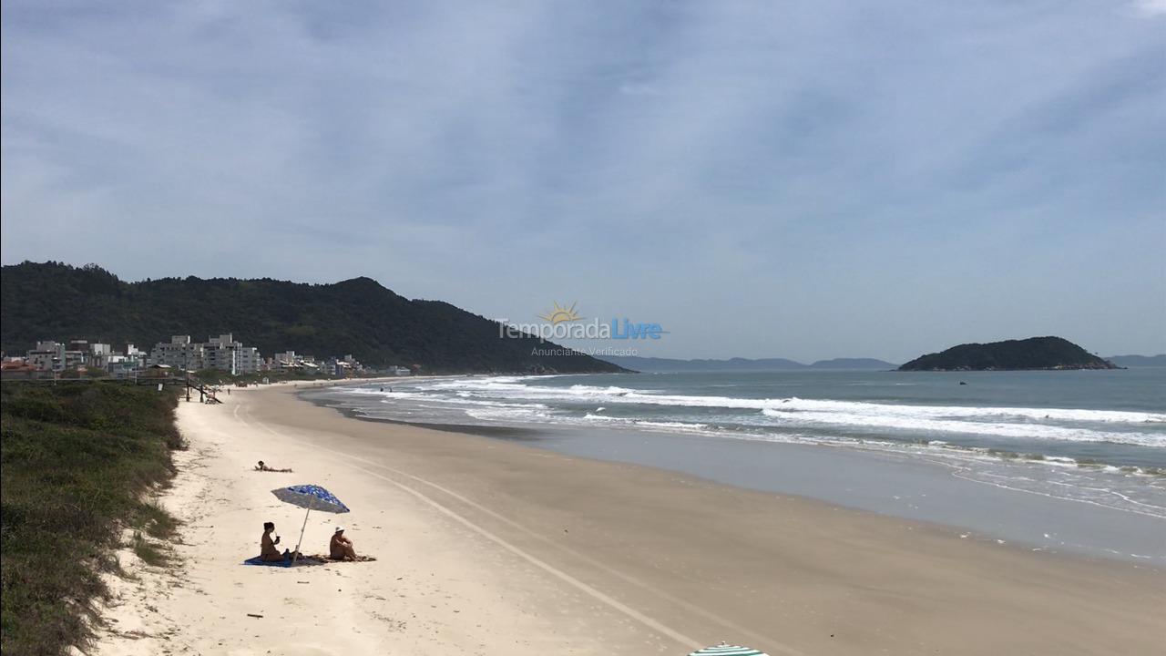 Apartamento para aluguel de temporada em Governador Celso Ramos (Praia de Palmas)