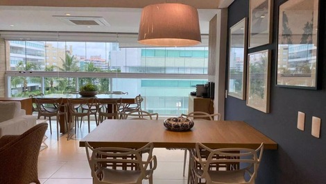 Apartamento en alquiler justo en el césped en Riviera de São Lourenço.