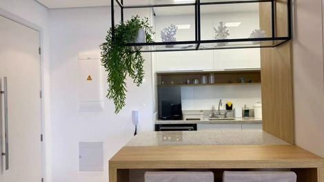 Apartamento en alquiler justo en el césped en Riviera de São Lourenço.
