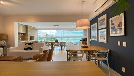 Apartamento en alquiler justo en el césped en Riviera de São Lourenço.
