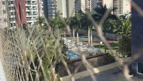 Vista para a piscinado condomínio